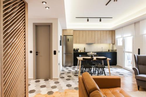 Modern Minimalist 3BD Apartment in Hilton District by UPSTREET