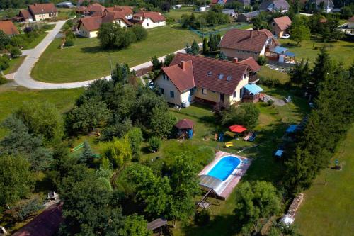 an aerial view of a house with a swimming pool at Mihály Kulcsos Vendeghaz in Őriszentpéter