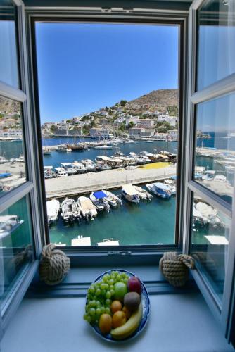 Port Mansion Studio 2 Hydra – first floor not a hotel – no cl eaning while guests inside