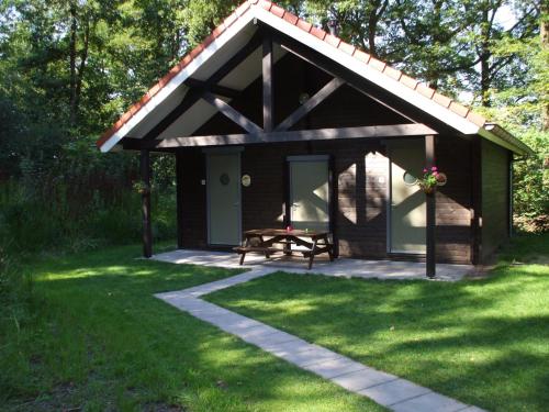 Сад в Stayokay Hostel Gorssel - Deventer