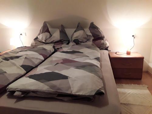 Una cama o camas en una habitación de Ferienhaus Bionda