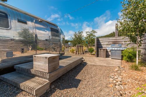 Κήπος έξω από το Hart’s Camp Airstream Hotel & RV Park