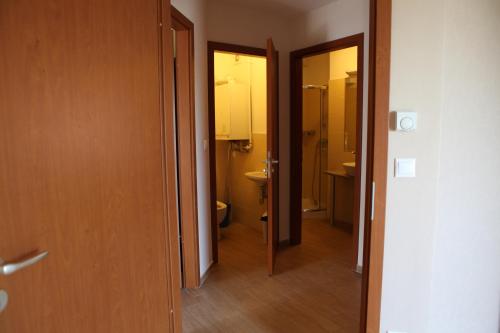 Un baño de Fortuna Lux apartments