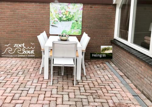 Ein Sitzbereich in der Unterkunft Holiday-Home HELMGRAS 5p. Amsterdam and the beach