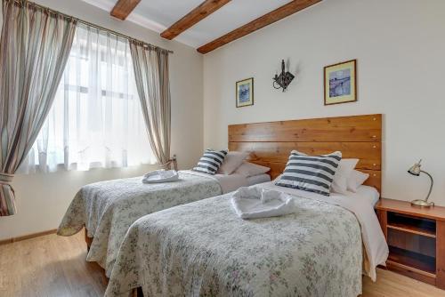 Katil atau katil-katil dalam bilik di Villa & Restaurant ADMIRAL NELSON