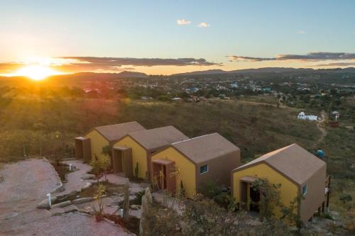 an aerial view of a house with the sunset in the background at Vila Toá in Alto Paraíso de Goiás