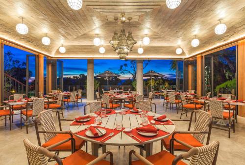 مطعم أو مكان آخر لتناول الطعام في Sri Panwa Phuket Luxury Pool Villa Hotel - SHA Plus