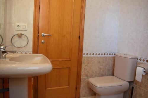 a bathroom with a toilet and a sink at Sector 5 Napols AP844 in Oliva