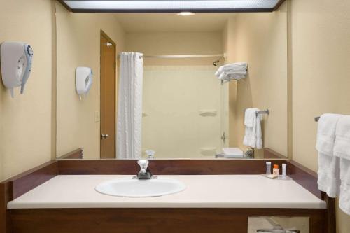 a bathroom with a sink and a shower at Howard Johnson by Wyndham Leavenworth in Leavenworth