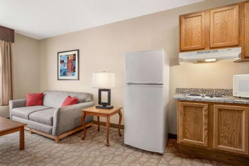 Kuchyň nebo kuchyňský kout v ubytování Hawthorn Extended Stay by Wyndham Decatur