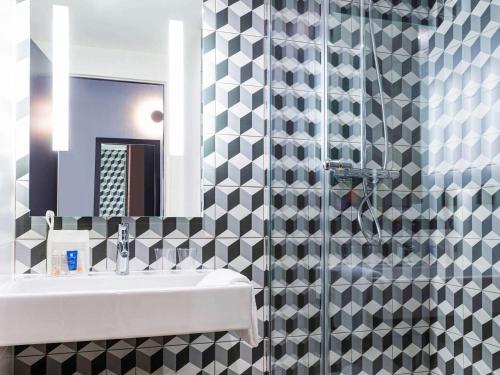 Ett badrum på ibis Styles Bordeaux Sud