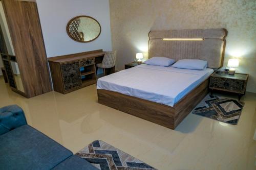 a bedroom with a bed and a couch at Summer Villa in Vama Veche