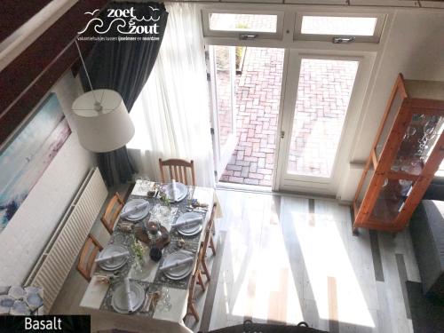Ein Sitzbereich in der Unterkunft Holiday Home BASALT 6 p Amsterdam and the beach