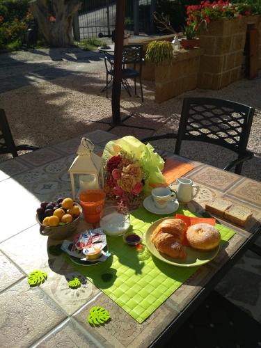 a picnic table with breakfast foods on it at B&B Monticelli in Gubbio
