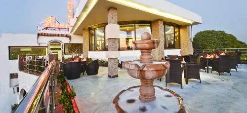 Restaurace v ubytování Hotel Pushp Villa Agra Taj East Gate
