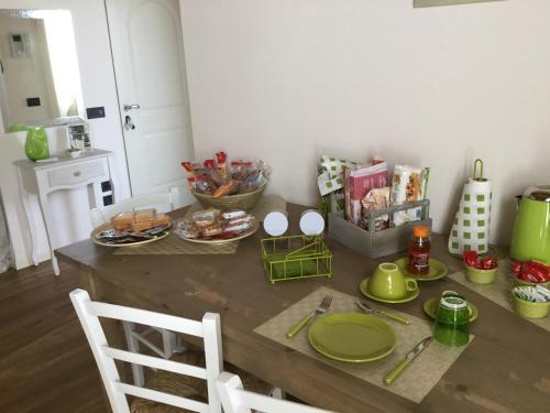 a kitchen with a table with plates of food on it at B&B CORTE SANT'ANGELO in Passirano
