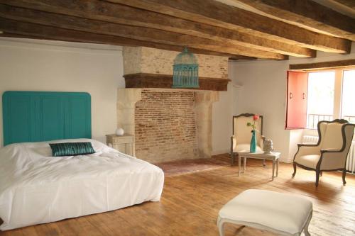 a bedroom with a bed and a table and chairs at Manoir - Gîte avec Spa pour 10 p. in Langeais