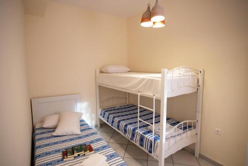 a small room with two bunk beds in it at Elysium in Glinádhon