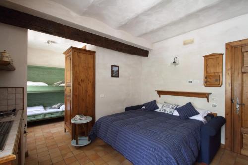 a bedroom with a blue bed in a room at Residenza dei Maestri in Roccaraso