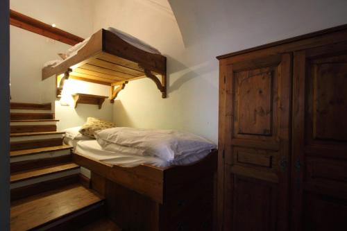 a bedroom with a bed and a ladder at Residenza dei Maestri in Roccaraso