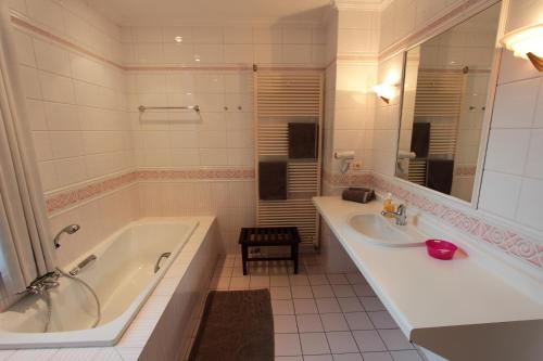 Un baño de Chateau Cardinal