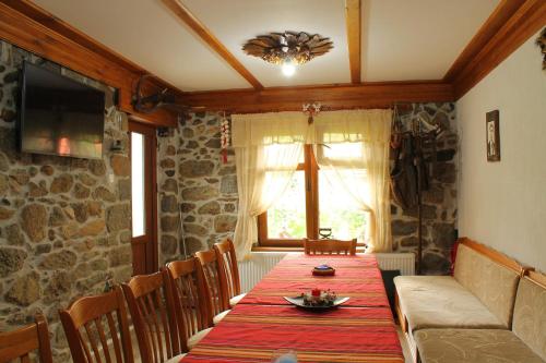 卡洛費爾的住宿－стаи за гости Диневи，相簿中的一張相片