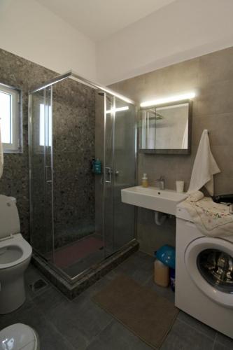 Luxury flat in Hilton, central Athens, 3' metro, VFM!