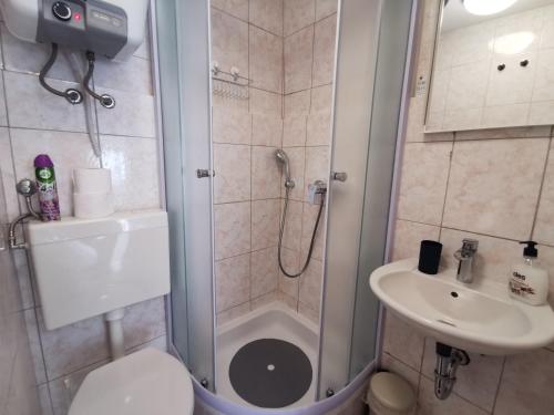 Kúpeľňa v ubytovaní Studio apartman Galerija