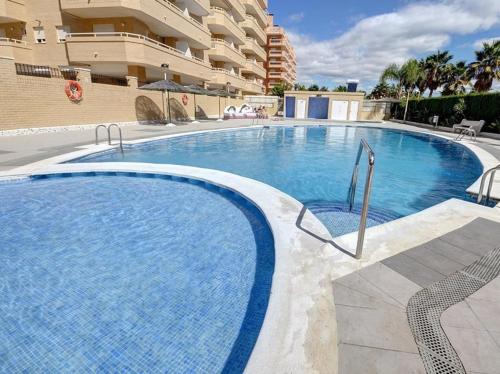 a large swimming pool in front of a building at Apartamento en Oropesa del Mar in Oropesa del Mar