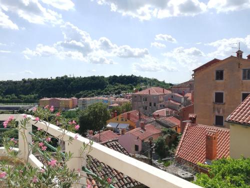 Fotografie z fotogalerie ubytování Apartment Branko with terrace, Old Town Labin v destinaci Labin