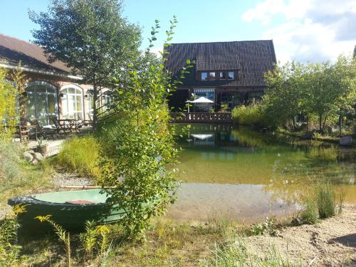 a small pond in front of a building at Hotel Alte Straßenmeisterei in Eutin