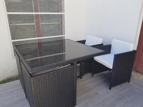 Photo de la galerie de l'établissement Studio 35m2 terrasse et jardin quartier calme au centre ville de Lourdes, à Lourdes