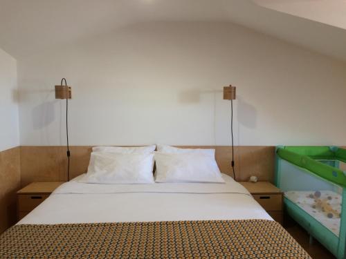 A bed or beds in a room at SOBRE RIBAS 2|12