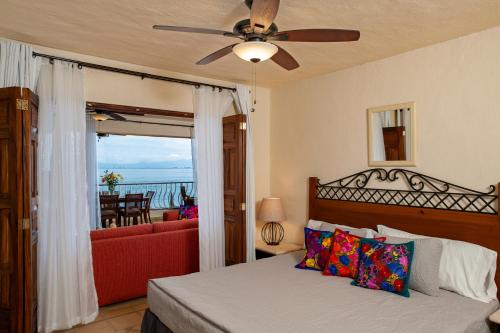 Ένα ή περισσότερα κρεβάτια σε δωμάτιο στο Ocean Front, 3 bedroom, 3 bathroom, Casa Natalia, Playa Esmeralda