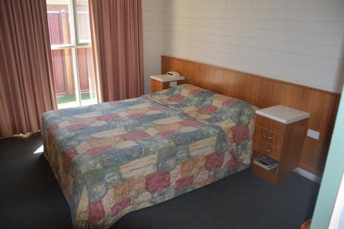 En eller flere senger på et rom på Big River Motel