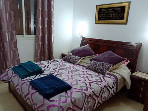 a bedroom with a bed with two towels on it at Bella Vista Cabo Negro-vue sur mer in Cabo Negro