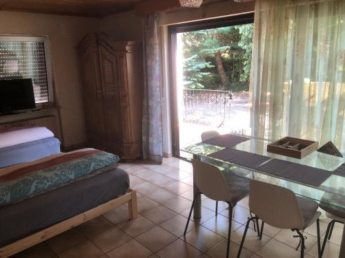 a bedroom with a bed and a table and a window at Gartenappartment in Alzenau