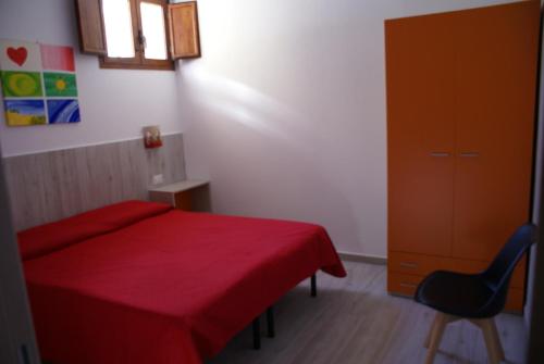 Ένα ή περισσότερα κρεβάτια σε δωμάτιο στο casa mariolu 2 bilocale