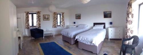 Ένα ή περισσότερα κρεβάτια σε δωμάτιο στο Garden Room near Brecon