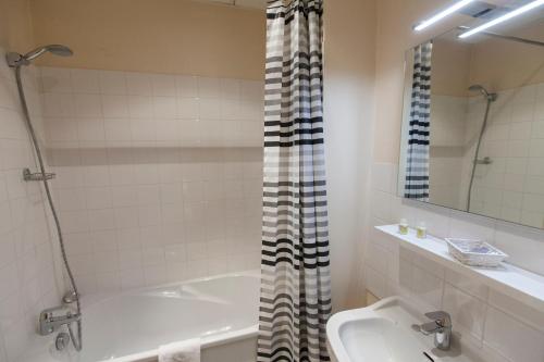 Kylpyhuone majoituspaikassa Le Corbeau