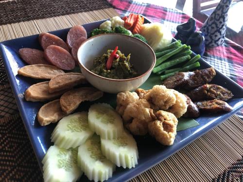 ホテルの敷地内または近くでの食事または食べ物