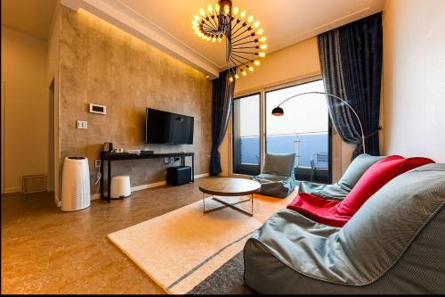 TV a/nebo společenská místnost v ubytování Merrymud Hotel