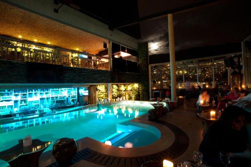
a large swimming pool with a lot of people in it at The Charlee Hotel in Medellín
