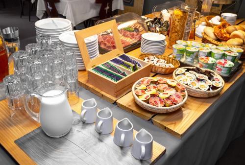 ゲストハウスの敷地内または近くでの食事または食べ物