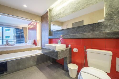 Gallery image of Alfresco Phuket Hotel in Patong Beach