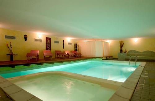 Bazén v ubytování Park Hotel Faver nebo v jeho okolí
