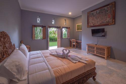 Ένα ή περισσότερα κρεβάτια σε δωμάτιο στο Puri Cili Villa Ubud