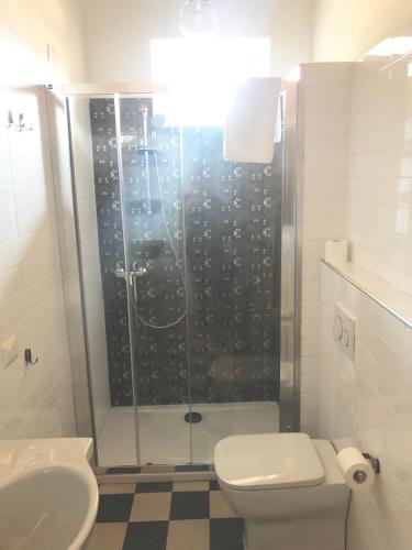 a bathroom with a shower and a toilet and a sink at Vivi Cernobbio, la sua arte, la sua magia in Cernobbio