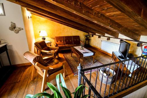a living room with a couch and a tv at La Mora Cantana in Castrojeriz