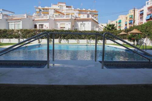Swimmingpoolen hos eller tæt på Nerja Gaviota holidays piscina y playa